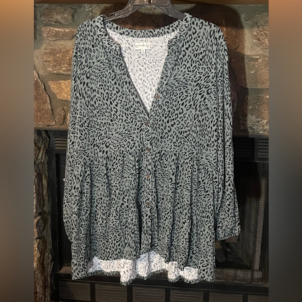 Wonderly Tiered Tunic Shirt in green Cheetah print Size 1X